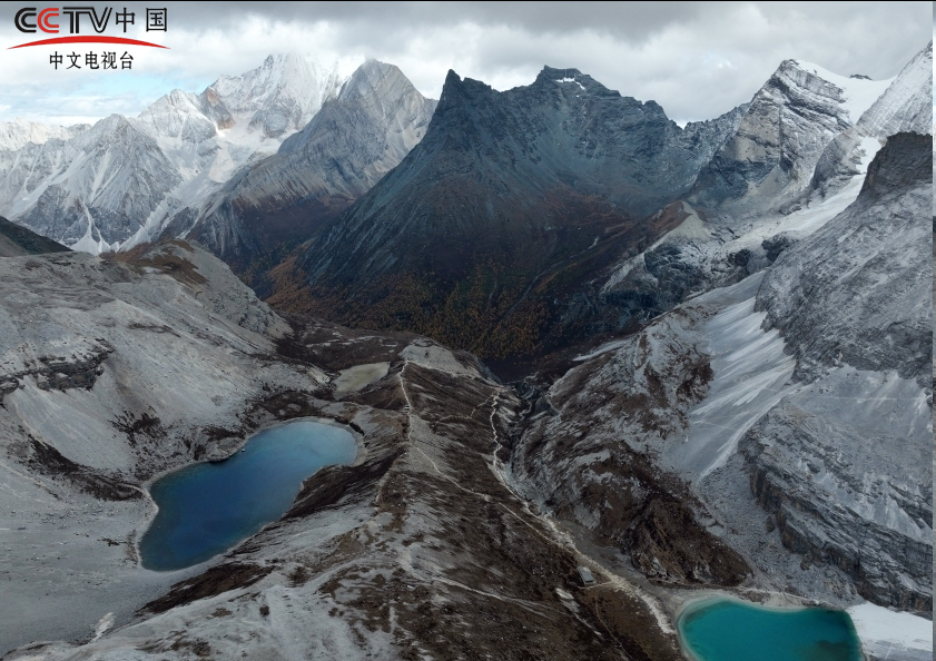 航拍稻城亚丁壮美风光